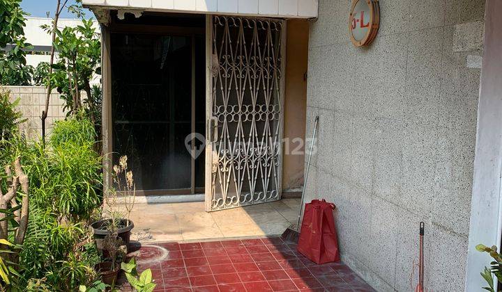 Para Penggemar Renovasi! Temukan Permata Tersembunyi Impian Anda! Unfurnished Butuh Renovasi SHM - Sertifikat Hak Milik 3 Lantai Rumah 2