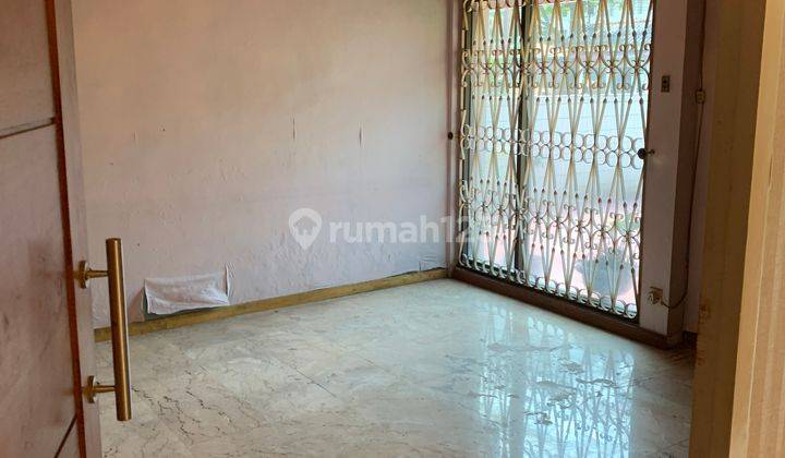Para Penggemar Renovasi! Temukan Permata Tersembunyi Impian Anda! Unfurnished Butuh Renovasi SHM - Sertifikat Hak Milik 3 Lantai Rumah 4