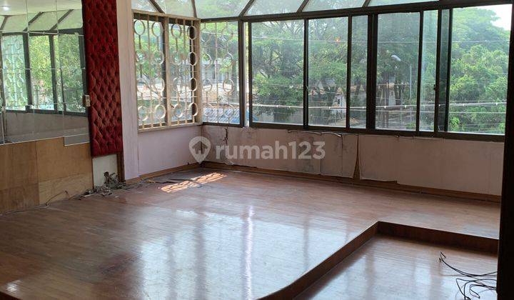 Para Penggemar Renovasi! Temukan Permata Tersembunyi Impian Anda! Unfurnished Butuh Renovasi SHM - Sertifikat Hak Milik 3 Lantai Rumah 6