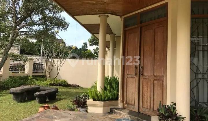 Dijual Rumah 3 lantai siap huni di lingkungan asri Cipaku Indah Setiabudi Gegerkalong Bandung