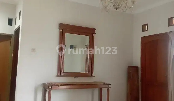 For rent: Nice, well-maintained house with a spacious yard in Cihanjuang Cisintok. For rent: Nice, well-maintained house with a spacious yard in Cihanjuang Cisintok.