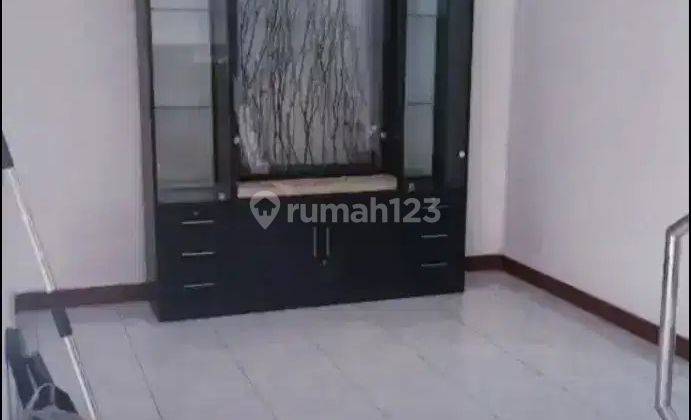 Disewakan khusus rumah tinggal siap huni Kembar Moh Toha tengah kota. Lingkungan aman dan nyaman dengan 3 akses  Sriwijaya, Soekarno Hatta, Mohamad Toha 2