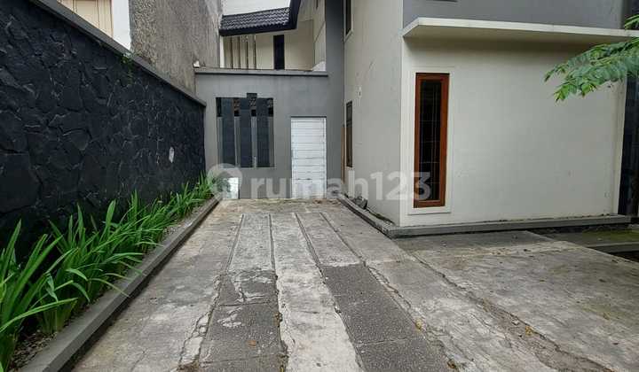 For Rent House Strategic Location Setrasari Bandung