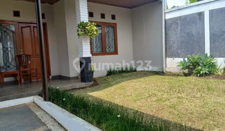 Disewakan Rumah Bagus, Terawat, Halaman Luas di Cihanjuang Cisintok