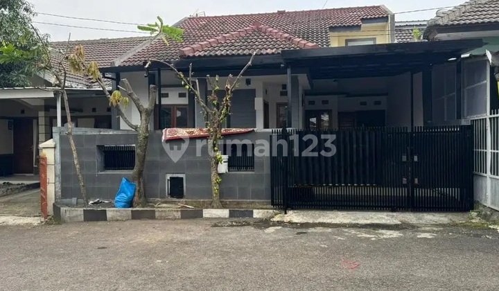 For Rent, Ready-to-occupy house in Nusa Hijau complex, Cimahi city.