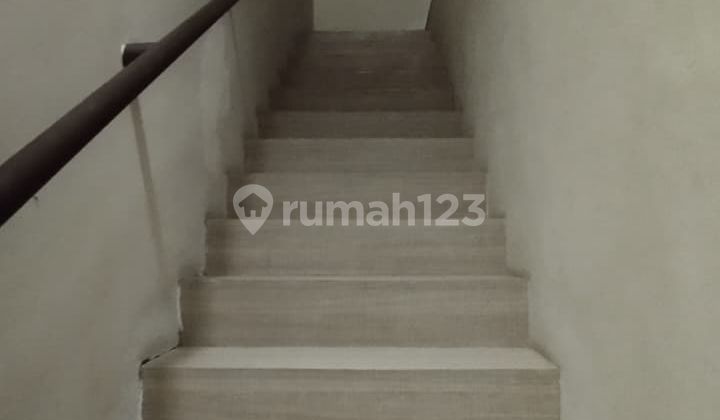 Disewakan Rumah Cocok untuk Kantor terusan Sutami Setrasarimall 2
