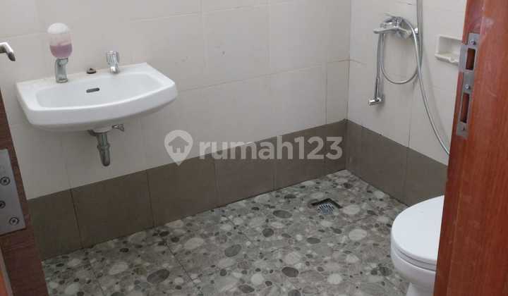 Selling 2-Story Villa House, Comfortable for Residence or Villa Located in Dago Pakar Resort 2