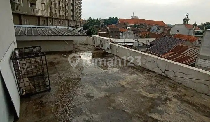 For Sale: 2-story shop house, in the center of Bandung city, shop house in the Gateway Cicadas apartment area. 2