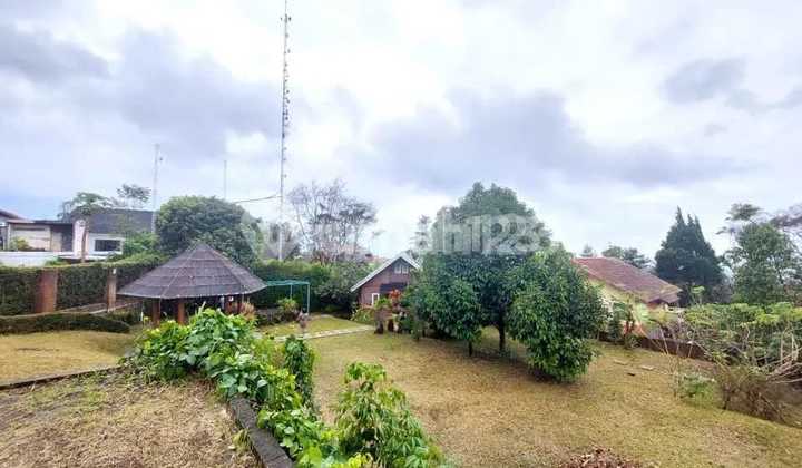 Dijual Cepat Vila Halaman Luas Cocok untuk Investasi Komplek Katumiri Cihanjuang