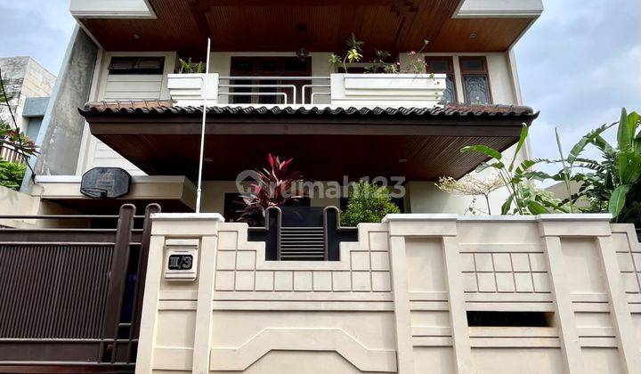 Rumah 2 Lantai Bagus Semi Furnished SHM di Kebayoran Baru 1