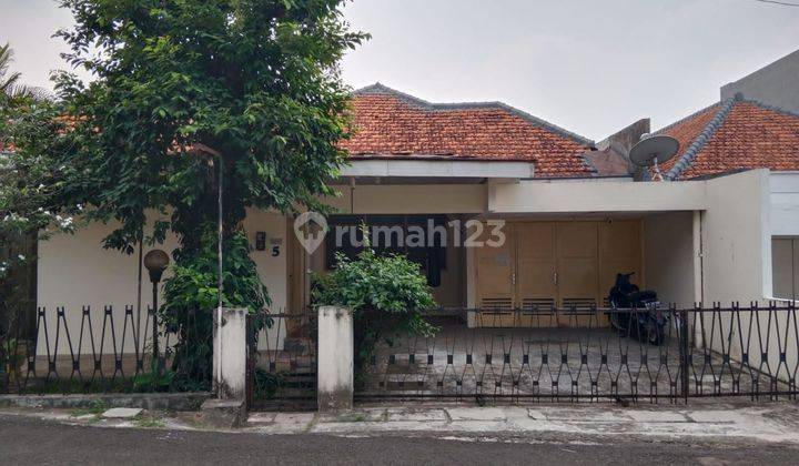 Rumah Bagus Semi Furnished SHM di Kemang, Jakarta Selatan 1