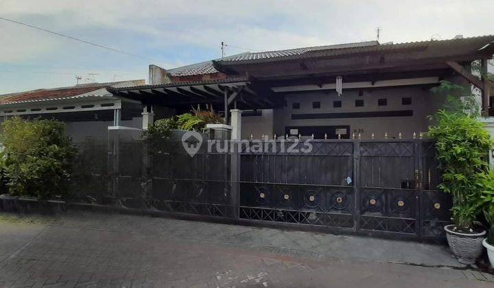 Rumah Dengan Void 1,5 Lantai Di Bendul Merisi Surabaya 1