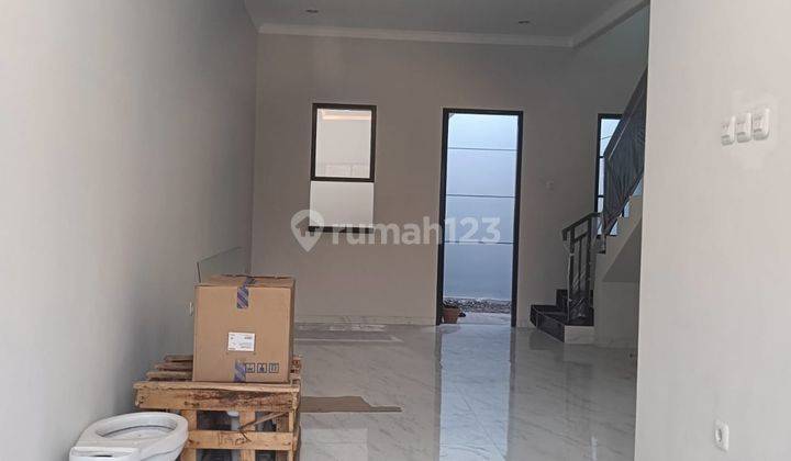 Rumah Baru Minimalis  2 Lantai Di Rungkut Asri 2