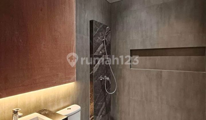 Rumah Hook Baru Cantik Minimalis Strategis di Manyar Surabaya