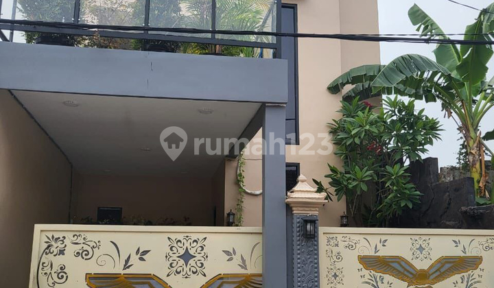 Strategic Modern 2-Story House in Br Renof Graha Sunan Ampel Wiyung