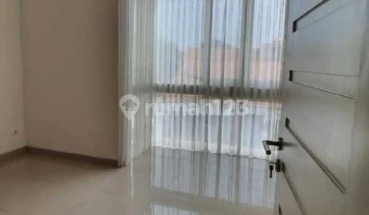 Rumah 2 Lantai Furnished di Rungkut Asri Dekat Sma 17 Surabaya 2