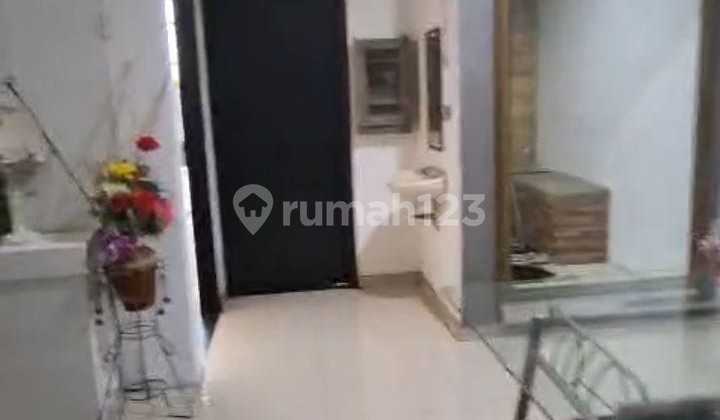 2-Story House Free Furnished in Babatan Pratama Wiyung Surabaya 2