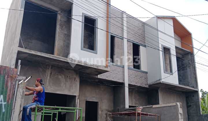 Rumah Baru 2 Lantai Strategis Dekat Kampus Upn di Medokan Ayu