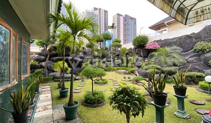 Spacious Strategic Ready-to-Occupy House in Central Surabaya's Mayjjen Sungkono 2