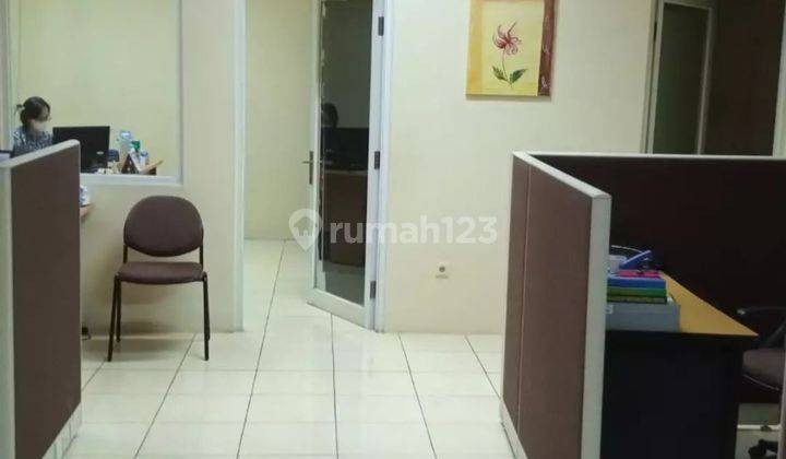 Rumah usaha 2 lantai di dekat MRT lebak bulus cocok untuk kantor