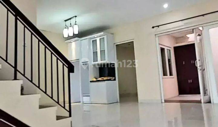 Disewakan rumah 2 lantai dalam komplek Raffles Hills Cibubur 1