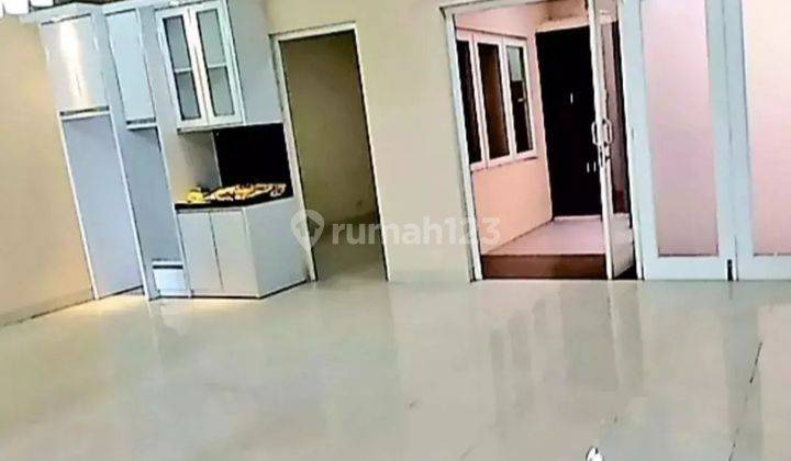 Disewakan rumah 2 lantai dalam komplek Raffles Hills Cibubur 2