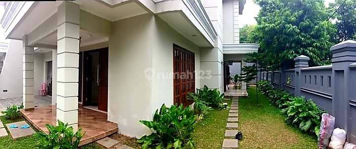 Rumah Lebak Bulus Classic Modern di Hook Jaksel 
 1