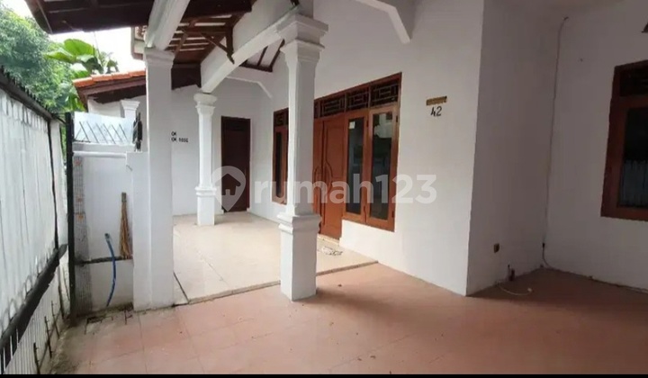 Ready-to-Occupy Complex House in South Cipete