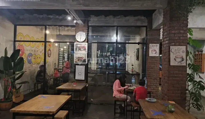 Cafe 2 Lantai di Lembang Main Road 2