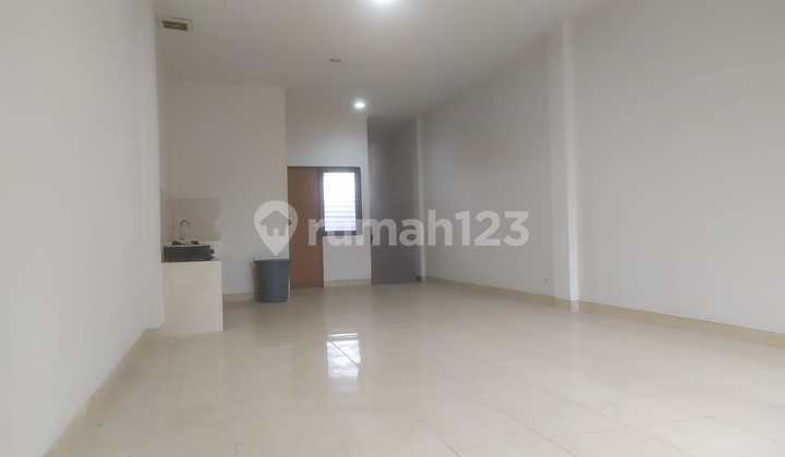 Commercial 3-Story Shop House in Sarijadi Area, Bandung 2