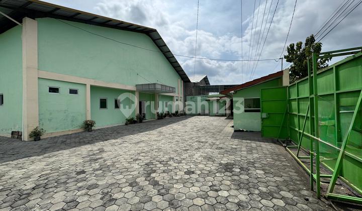 Affordable Warehouse Rental with Container Access in Jogonalan, Klaten, Solo Affordable Warehouse Rental with Container Access in Jogonalan, Klaten, Solo