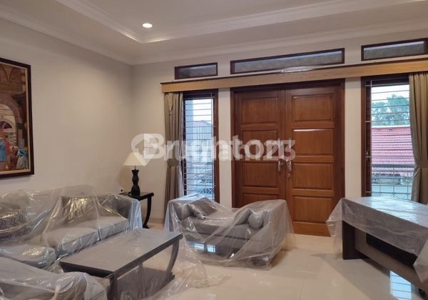 Rumah Mewah Full Furnished Tengah Kota Solo Banjarsari