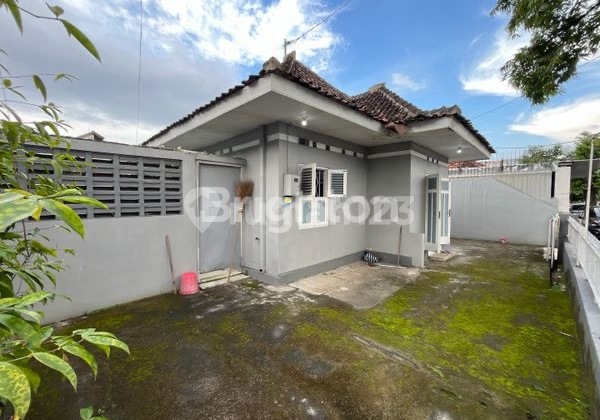 Rent House and Business Space Suitable for Cafe in Downtown Solo