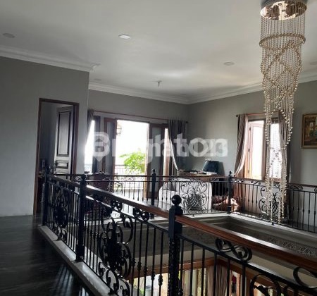 Rumah Mewah 2 Lantai Tengah Kota Solo Serengan 2