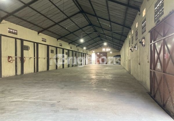 Warehouse Ready to Use Container Access Gatak Sukoharjo