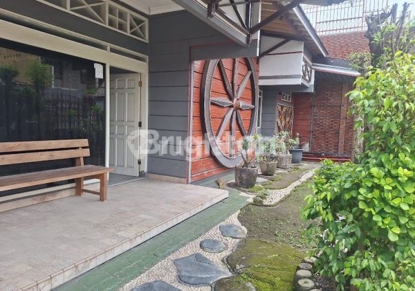 Rumah Hook Strategis 2 Lantai di Sumber Banjarsari Solo Rumah Hook Strategis 2 Lantai di Sumber Banjarsari Solo