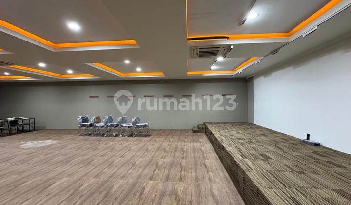 Strategic 3-Story Shop House in the Middle of Solo City, Affordable 2