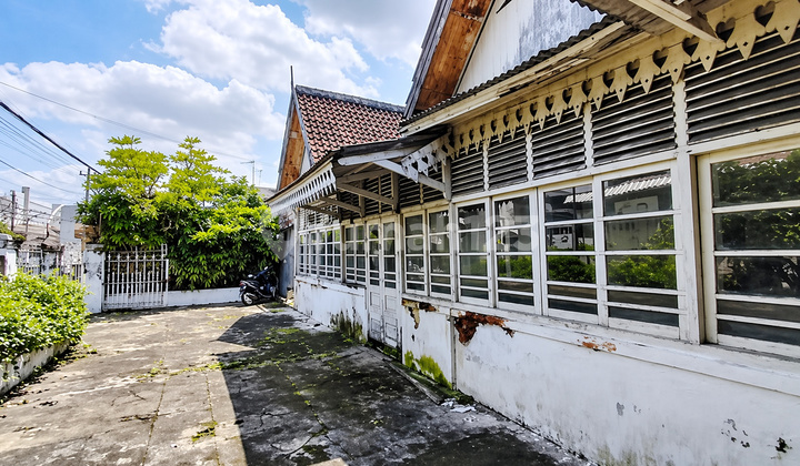 Cheap House for Rent Suitable for Cafe in Pasar Kliwon Solo