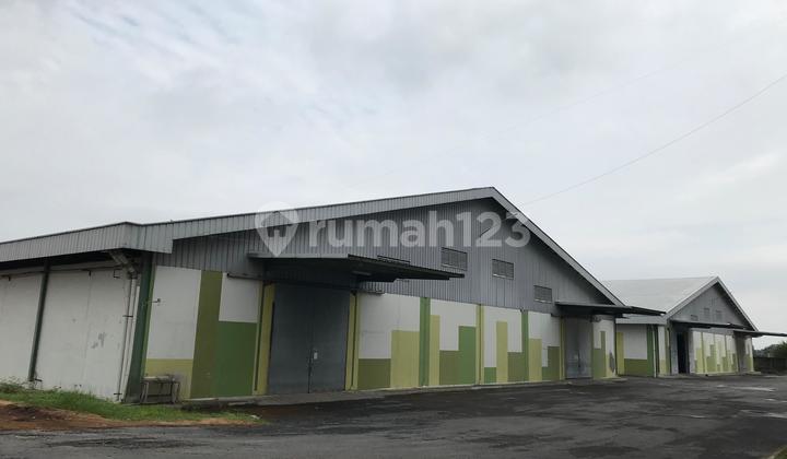 Strategic Factory Warehouse with Container Access in Sragen