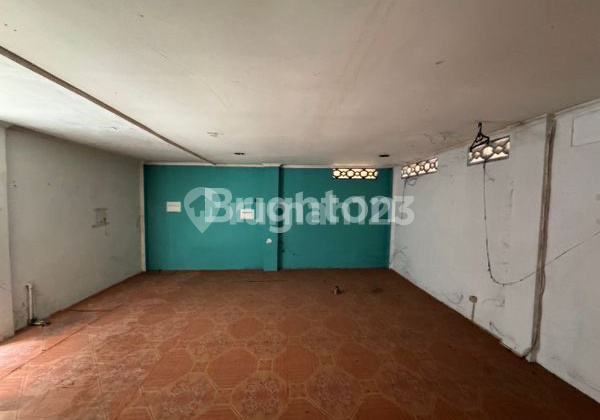 Strategic Shop House for Rent in Mangkunegaran, Banjarsari, Solo 2