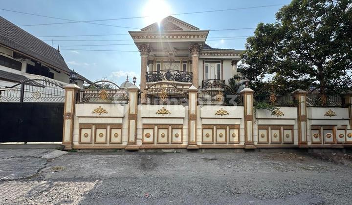 Luxury Ready-to-Occupy House in Manahan Banjarsari Solo 1