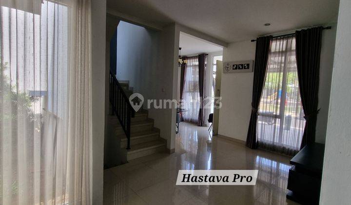 Rumah Depan Taman, Furnished Cantik, Tinggal Masuk 2