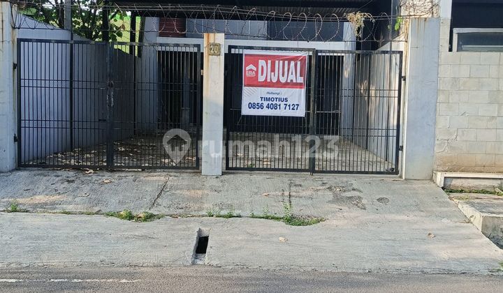 Rumah 2 Lantai Parkir 4 Mobil. Rumah 2 Lantai Parkir 4 Mobil.