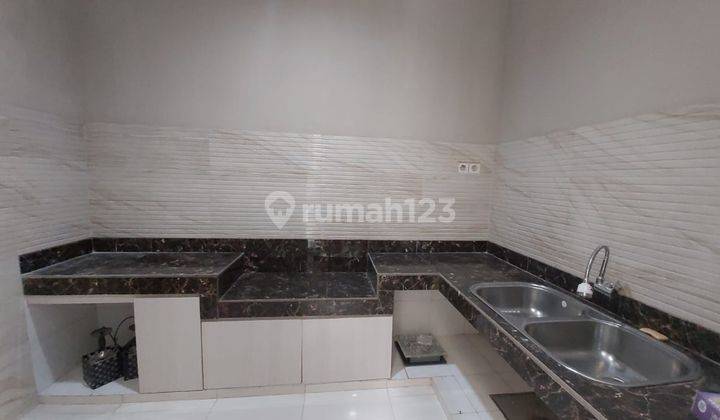 Grand Pakuwon, Surabaya Semi Furnished Full Bangunan 2