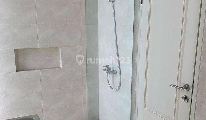 kamar mandi rumah 2 lantai grand pakuwon