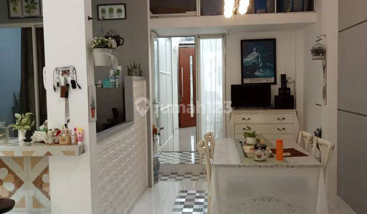 ruang makan rumah 2 lantai furnish grand