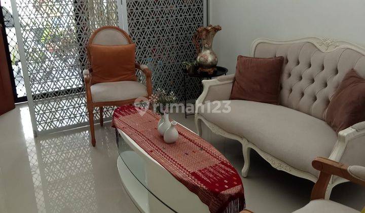 ruang tamu rumah 2 lantai furnish grand