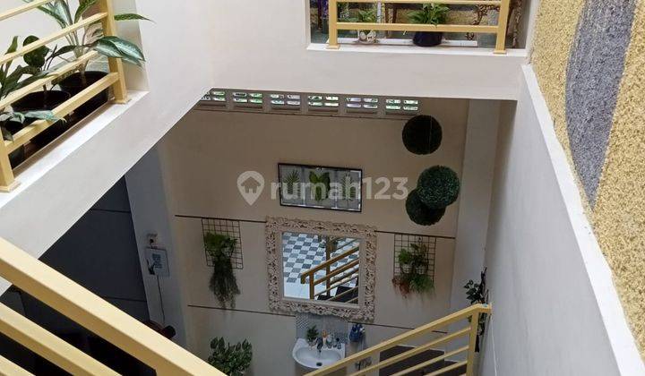 ruang keluarga rumah 2 lantai furnish grand