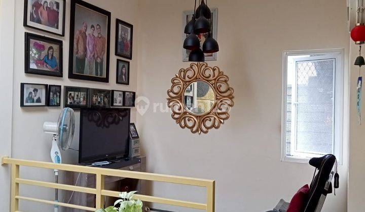 ruang keluarga rumah 2 lantai furnish grand