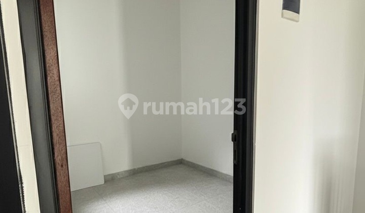 Rumah 2 Lantai Siap Huni Semi-Furnished di Jakarta Barat 2